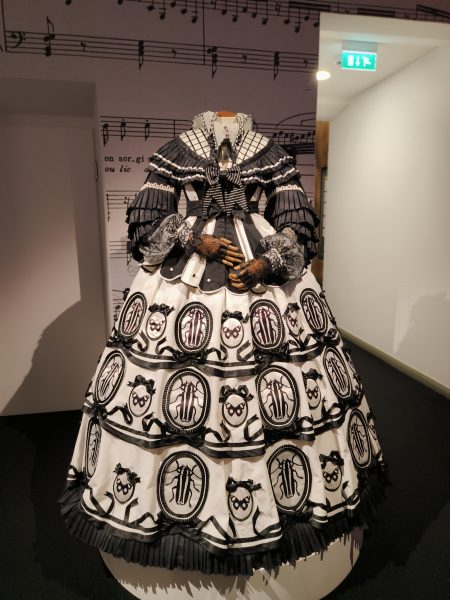 Sevillan parturi -oopperan puku